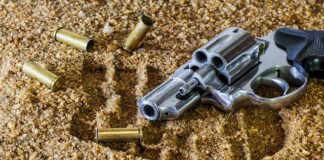 Czy rewolwer ma dyzy odrzut?